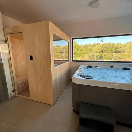 Villa Seaview Amy - Private Pool, Sauna & Jacuzzi