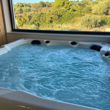 Seaview Amy - Private Pool, Sauna & Jacuzzi Villa *