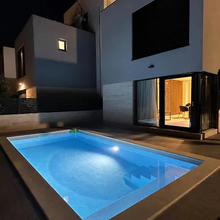 Seaview Amy - Private Pool, Sauna & Jacuzzi Villa