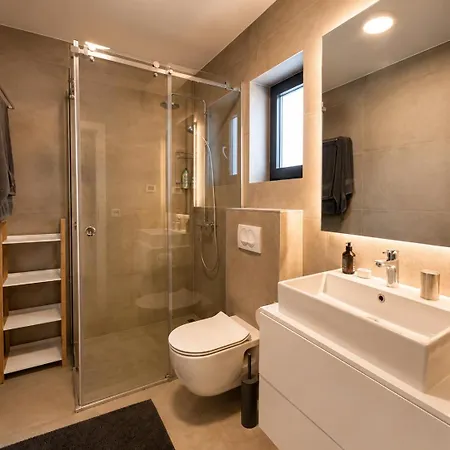Seaview Amy - Private Pool, Sauna & Jacuzzi Villa *